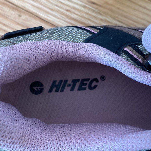 Like NEW Waterproof Hi-tec running/hiking - Picture 5 of 6